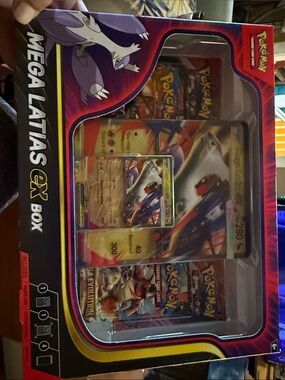 Mega Latias EX Box - Collector Card Set